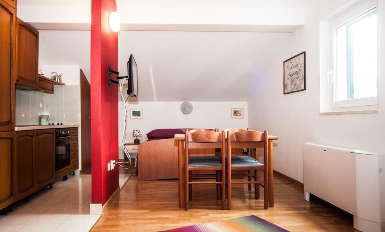 Ferienwohnung House Koloc Bol Exterior foto