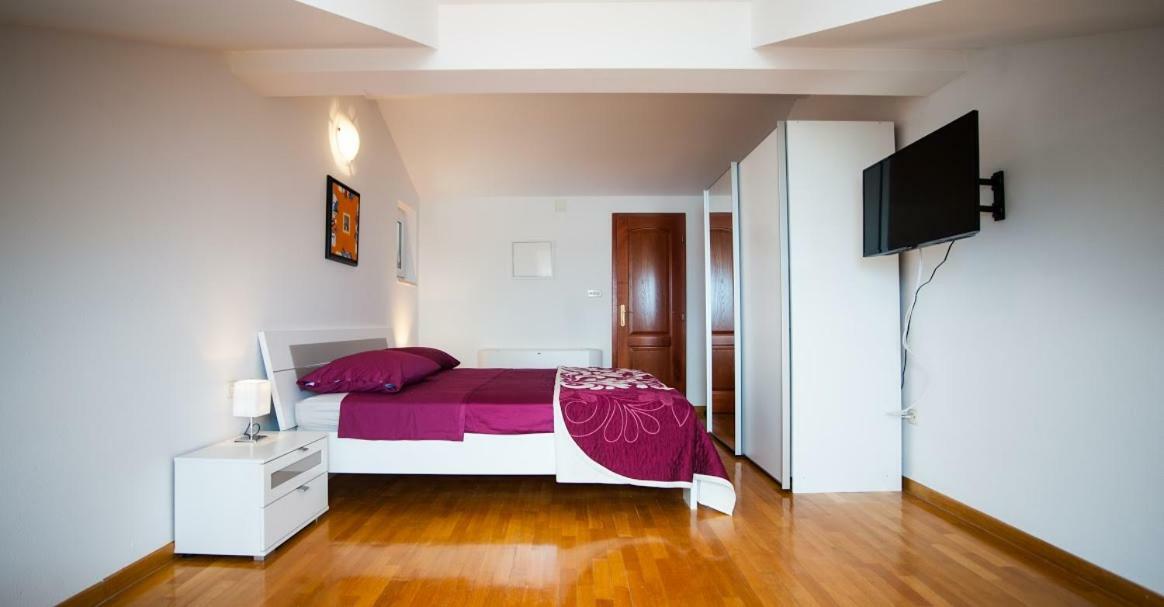 Ferienwohnung House Koloc Bol Exterior foto